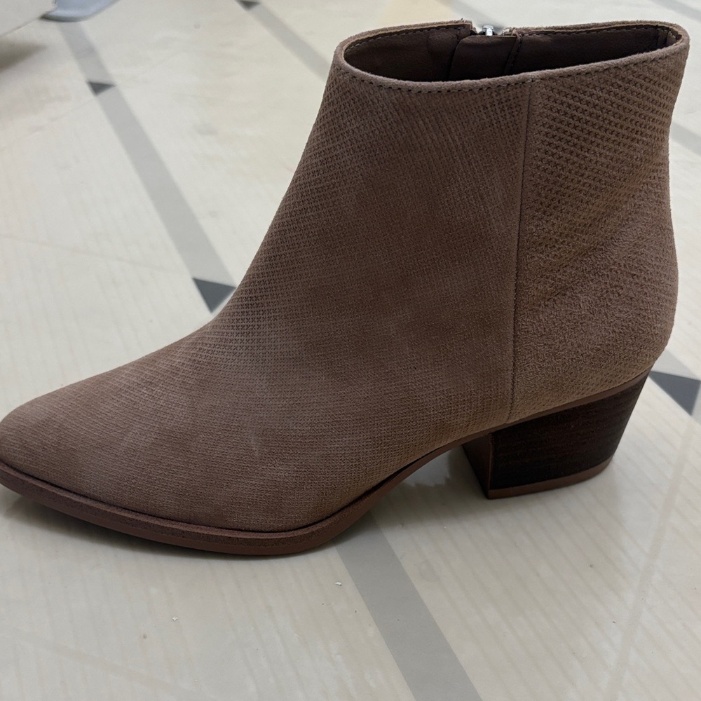 Michael by Michael Shannon.  Elegant Tan Ankle Boots, size 7. New! NWT - Picture 6 of 10
